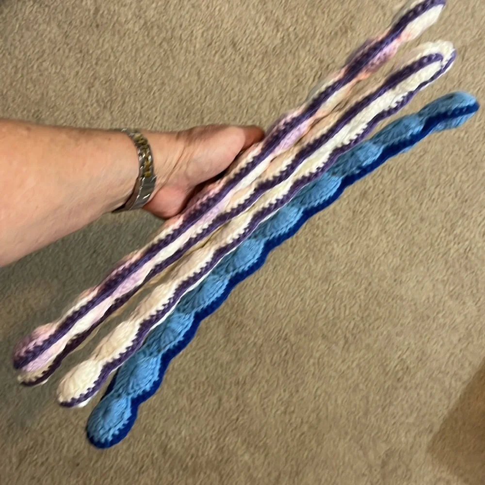 Vintage Crochet-Covered Padded Hanger Set – Set of 4 – Excellent Condition